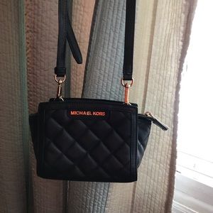 MICHEAL KORS SELMA QUILTED MINI CROSS BODY